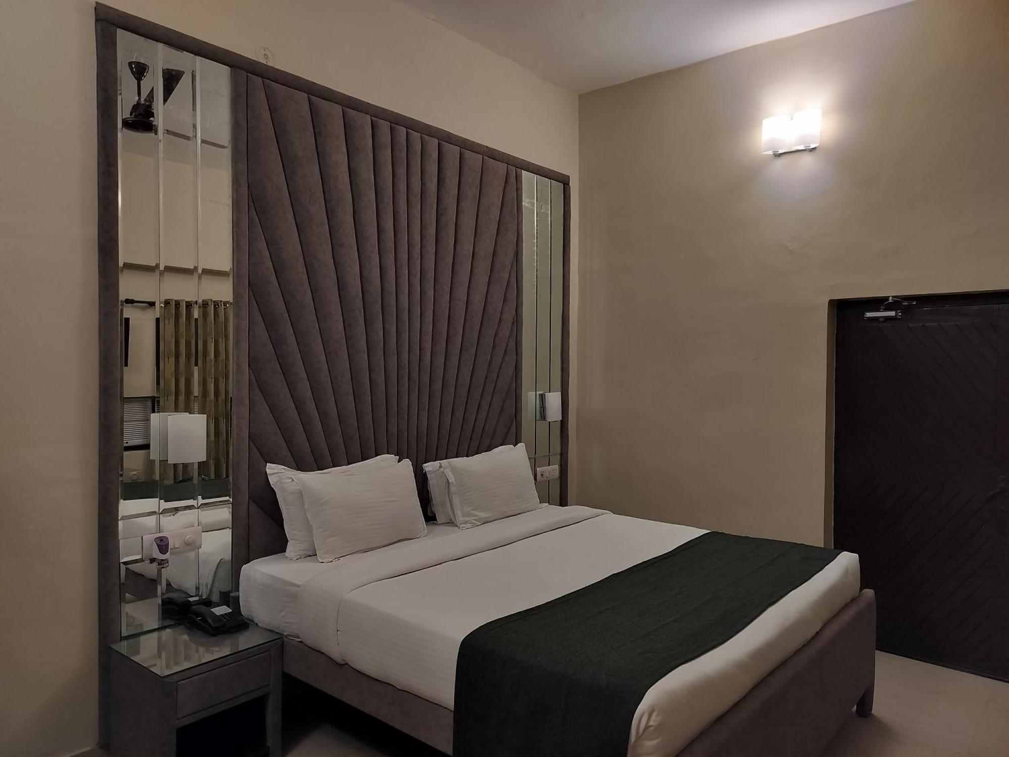 Bel-La Monde Hotel "Riverside" - Jim Corbett Garjia Exterior foto